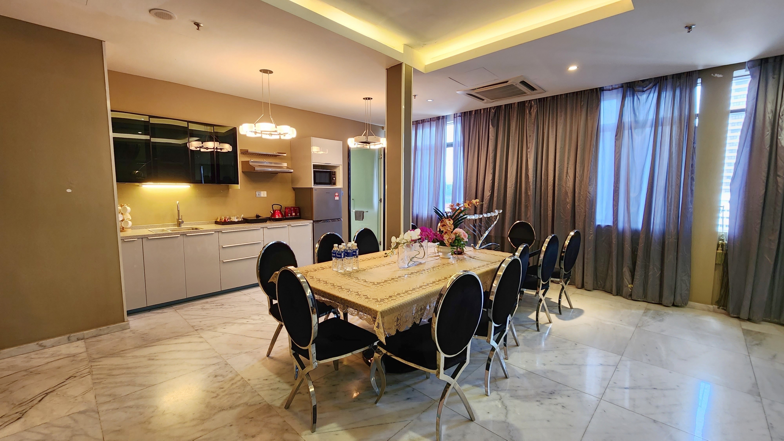 Idol Suite